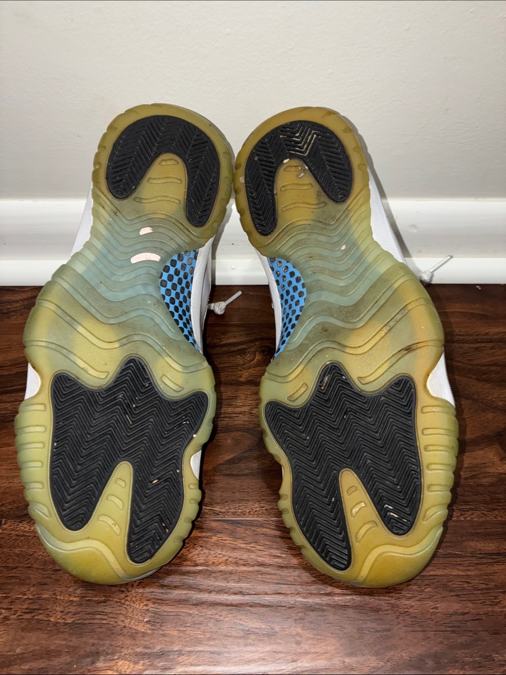 Jordan White and Black Retro High-Top Sneakers - Picture 4 of 7